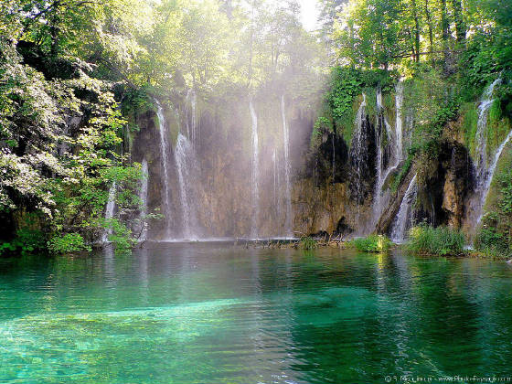 croatia-plitvice_lakes-waterfall-7.jpg